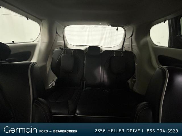 Photo of 2023 Brilliant Black Crystal Pearlcoat Chrysler Pacifica