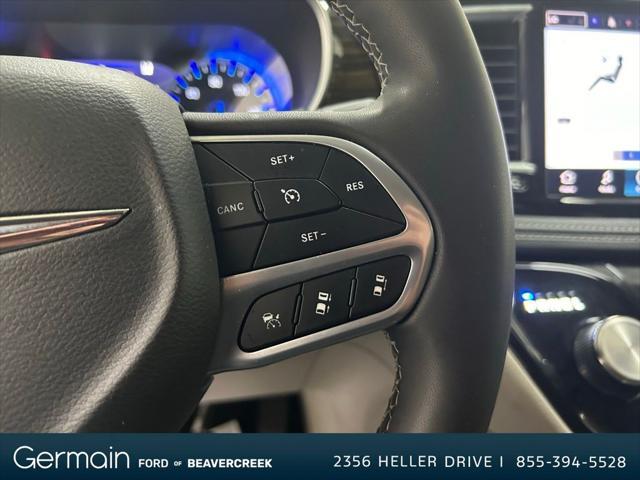 Photo of 2023 Brilliant Black Crystal Pearlcoat Chrysler Pacifica