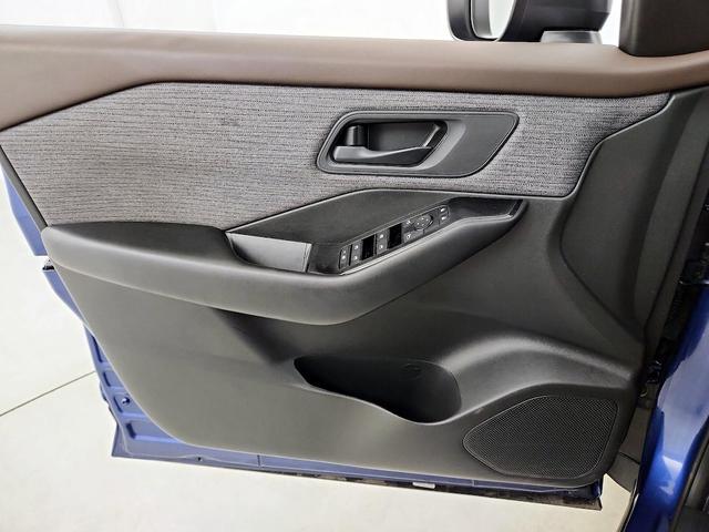Photo of 2023 Blue Nissan Rogue