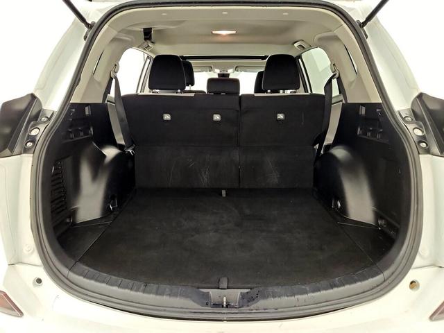 Photo of 2018 White Toyota RAV4