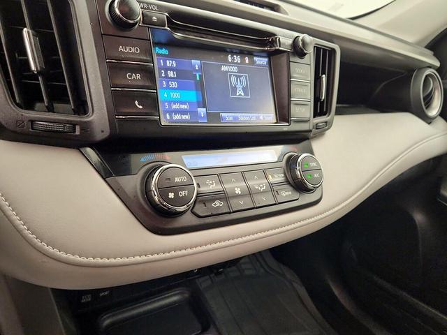 Photo of 2018 White Toyota RAV4