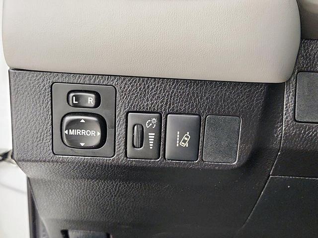Photo of 2018 White Toyota RAV4
