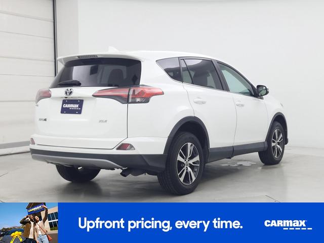 Photo of 2018 White Toyota RAV4