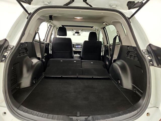 Photo of 2018 White Toyota RAV4