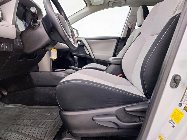 Photo of 2018 White Toyota RAV4