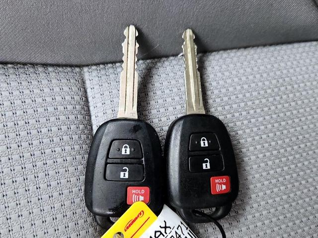 Photo of 2018 White Toyota RAV4