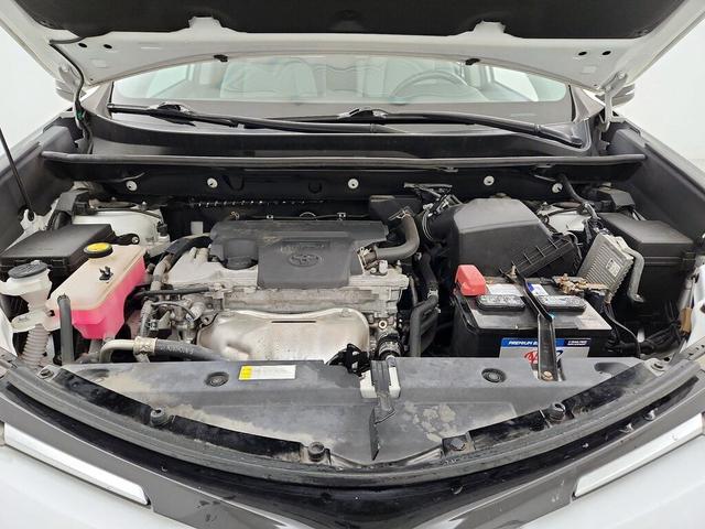 Photo of 2018 White Toyota RAV4
