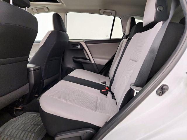 Photo of 2018 White Toyota RAV4