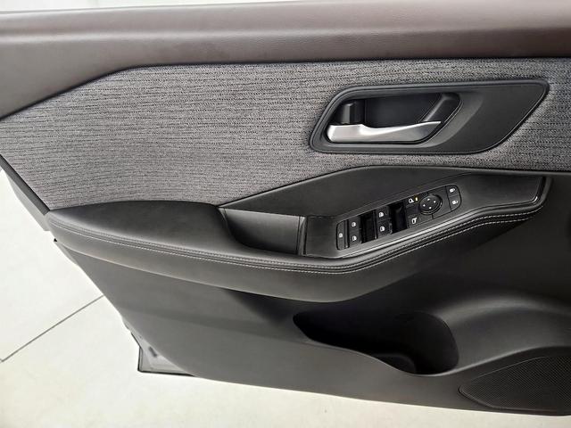 Photo of 2021 Gray Nissan Rogue