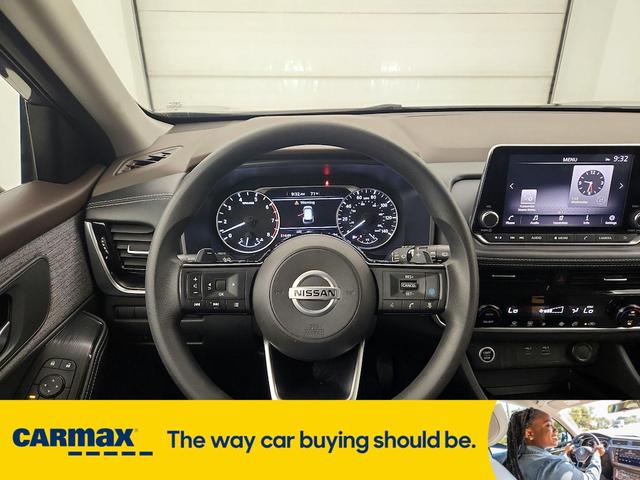 Photo of 2021 Gray Nissan Rogue