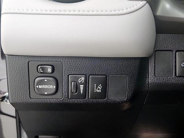 Photo of 2017 Gray Toyota RAV4