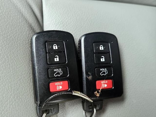 Photo of 2017 Gray Toyota RAV4