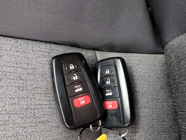 Photo of 2021 Black Toyota Camry Hybrid