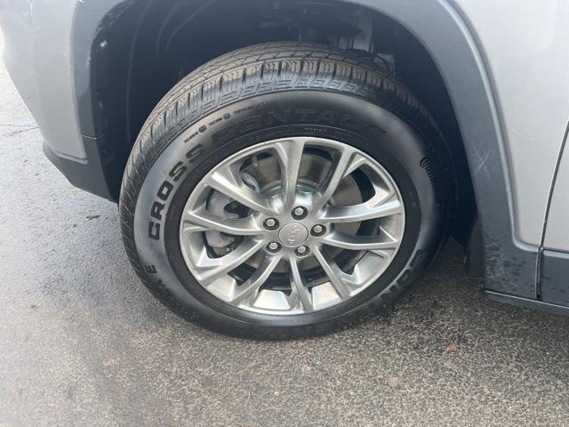 Photo of 2020 Billet Silver Metallic Clearcoat Jeep Cherokee