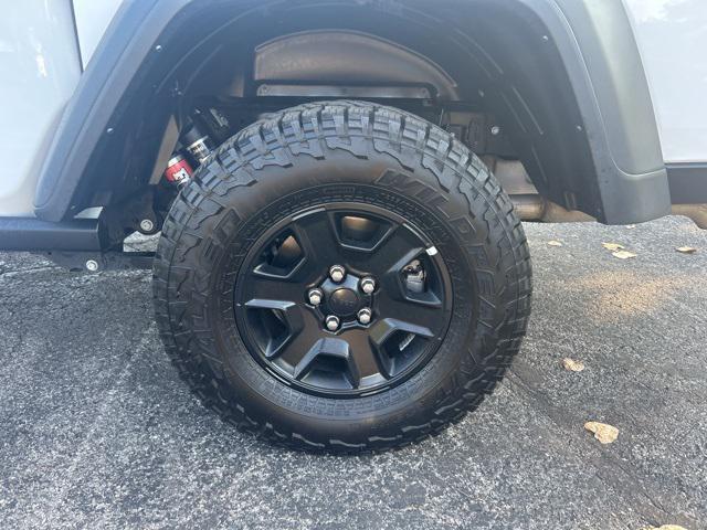 Photo of 2023 Bright White Clearcoat Jeep Gladiator