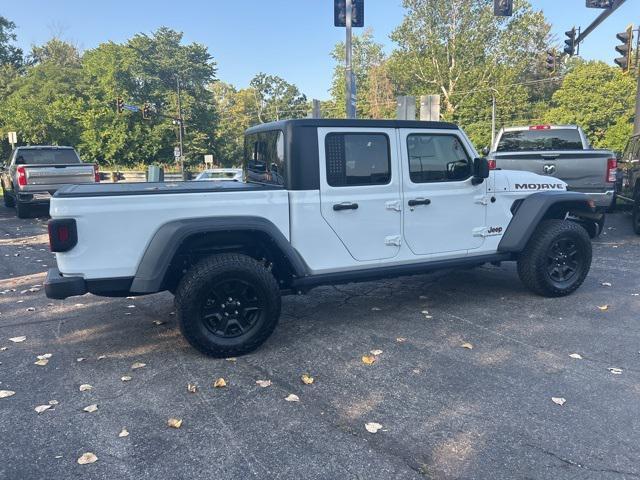 Photo of 2023 Bright White Clearcoat Jeep Gladiator