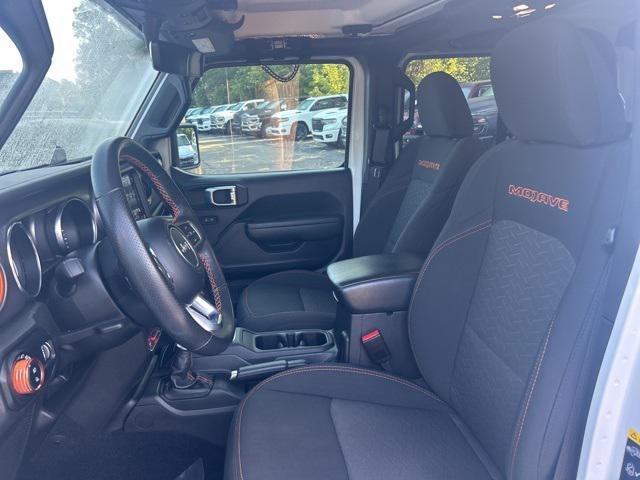 Photo of 2023 Bright White Clearcoat Jeep Gladiator