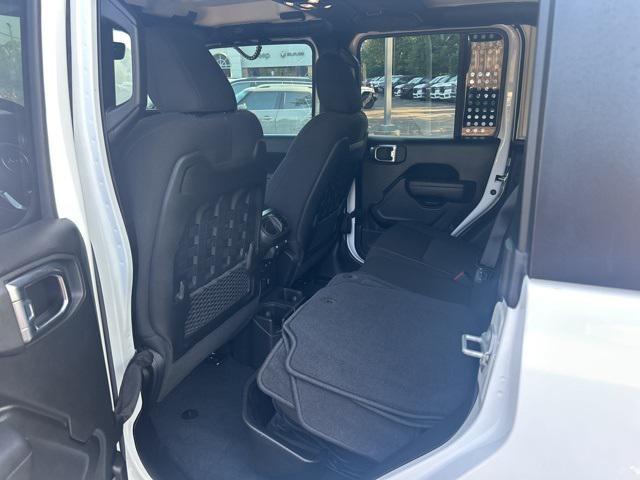 Photo of 2023 Bright White Clearcoat Jeep Gladiator
