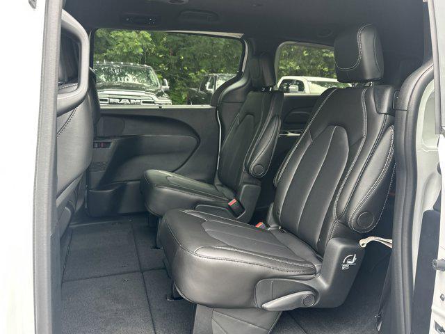 Photo of 2025 Bright White Clearcoat Chrysler Voyager