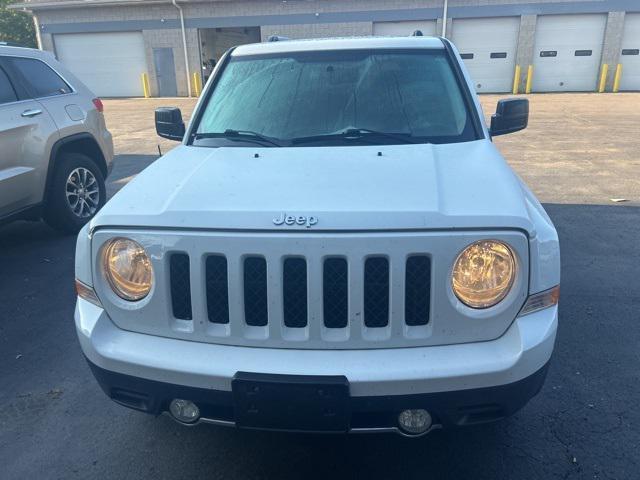 Photo of 2016 Bright White Clearcoat Jeep Patriot