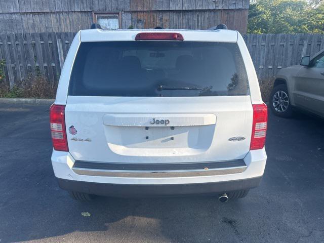 Photo of 2016 Bright White Clearcoat Jeep Patriot