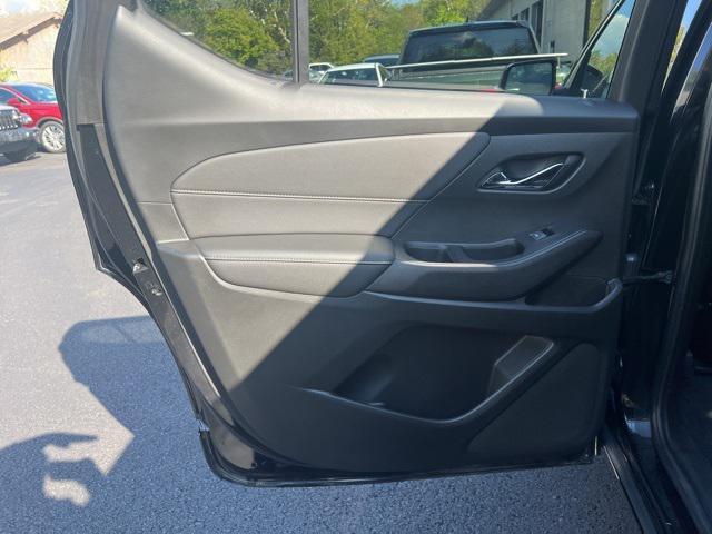 Photo of 2023 Mosaic Black Metallic Chevrolet Traverse