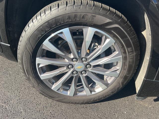 Photo of 2023 Mosaic Black Metallic Chevrolet Traverse