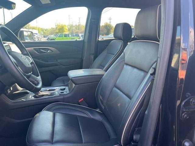 Photo of 2023 Mosaic Black Metallic Chevrolet Traverse
