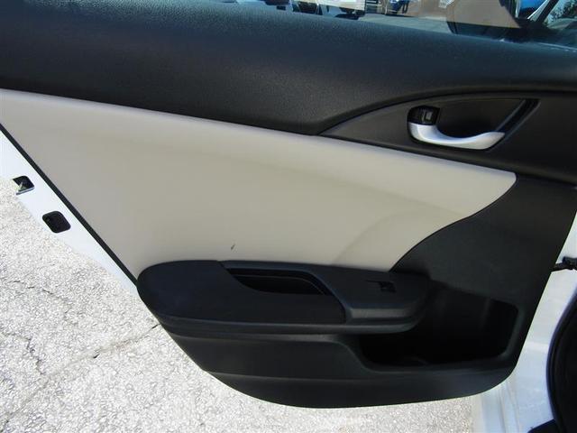 Photo of 2018 Taffeta White Honda Civic