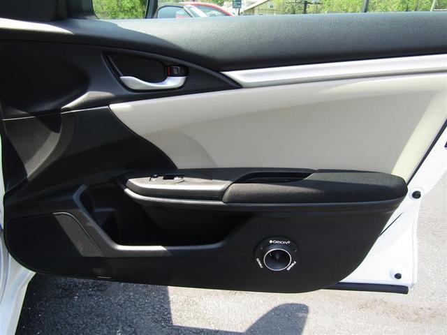 Photo of 2018 Taffeta White Honda Civic
