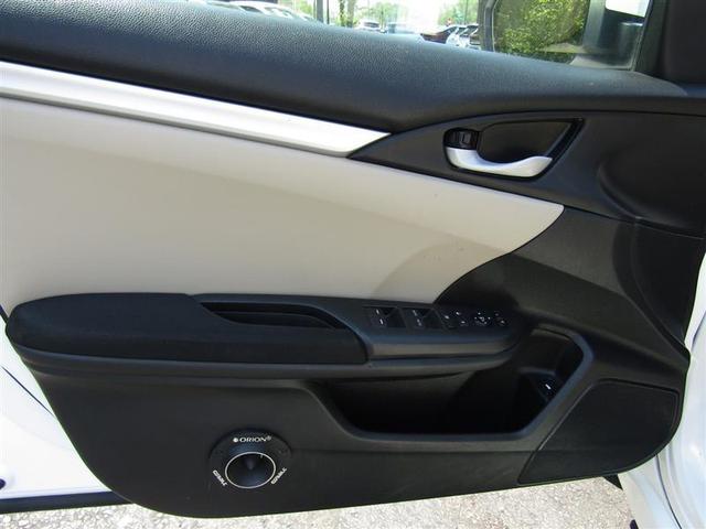 Photo of 2018 Taffeta White Honda Civic