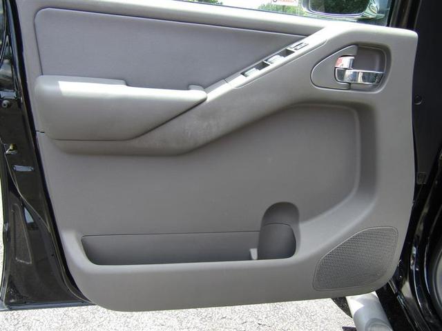 Photo of 2011 Super Black Nissan Frontier