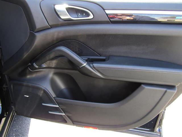 Photo of 2014 Black Porsche Cayenne