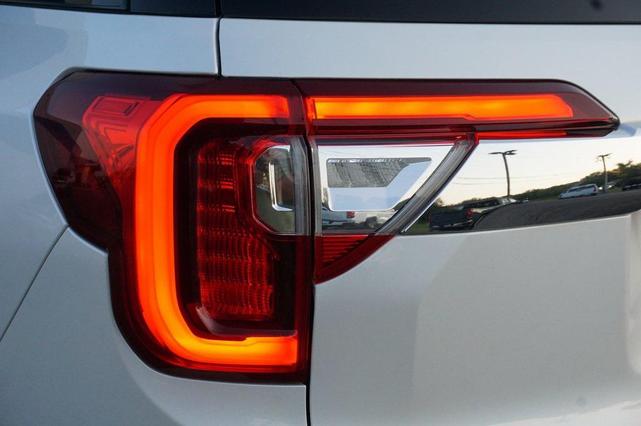 Photo of 2020 White Frost Tricoat GMC Acadia