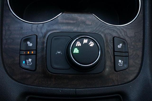 Photo of 2020 White Frost Tricoat GMC Acadia