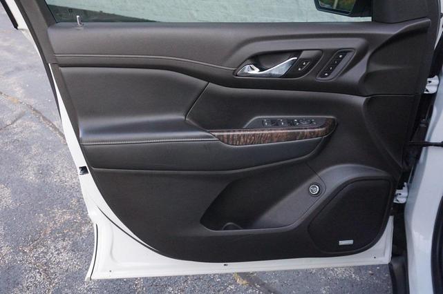 Photo of 2020 White Frost Tricoat GMC Acadia