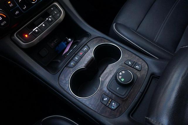 Photo of 2020 White Frost Tricoat GMC Acadia
