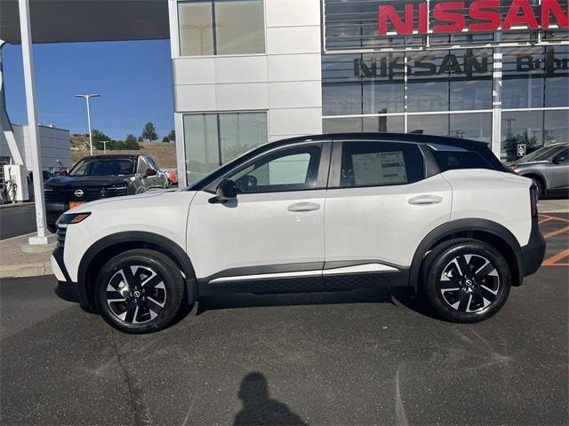 Photo of 2025 2t Wht Blk Roof Nissan Kicks