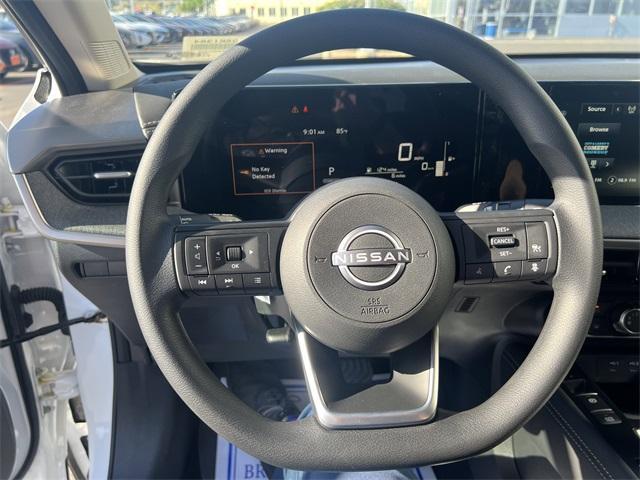 Photo of 2025 2t Wht Blk Roof Nissan Kicks