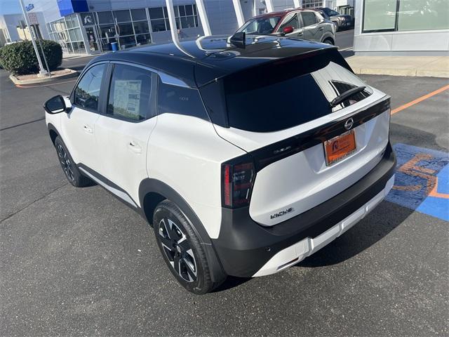 Photo of 2025 2t Wht Blk Roof Nissan Kicks
