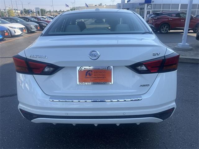 Photo of 2022 White Nissan Altima