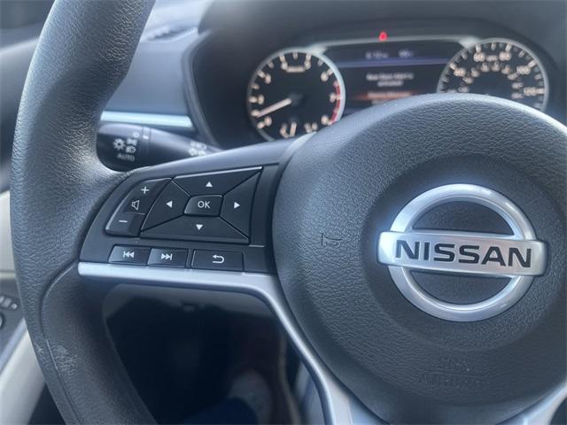 Photo of 2022 White Nissan Altima