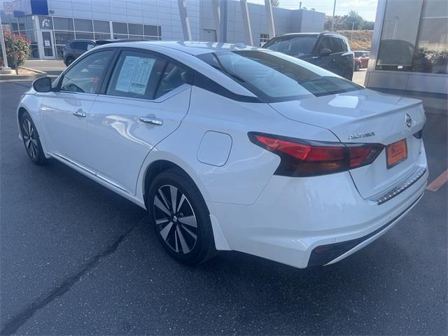 Photo of 2022 White Nissan Altima