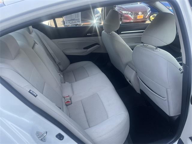 Photo of 2022 White Nissan Altima