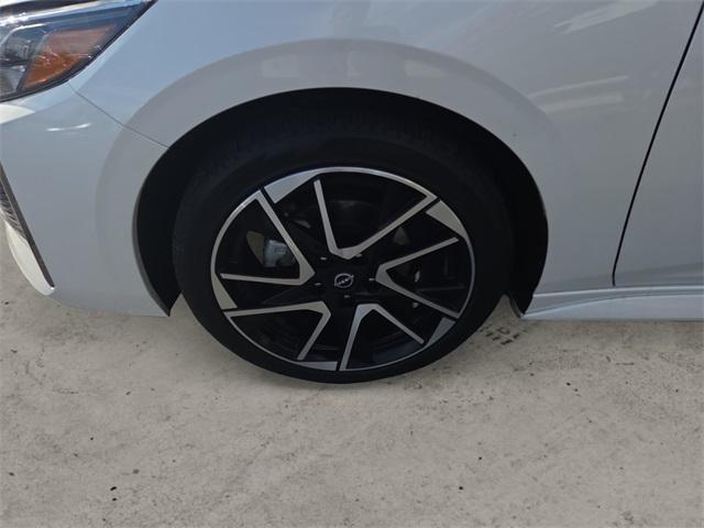 Photo of 2024 White Nissan Sentra