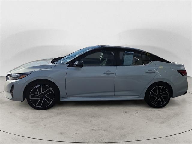 Photo of 2024 White Nissan Sentra
