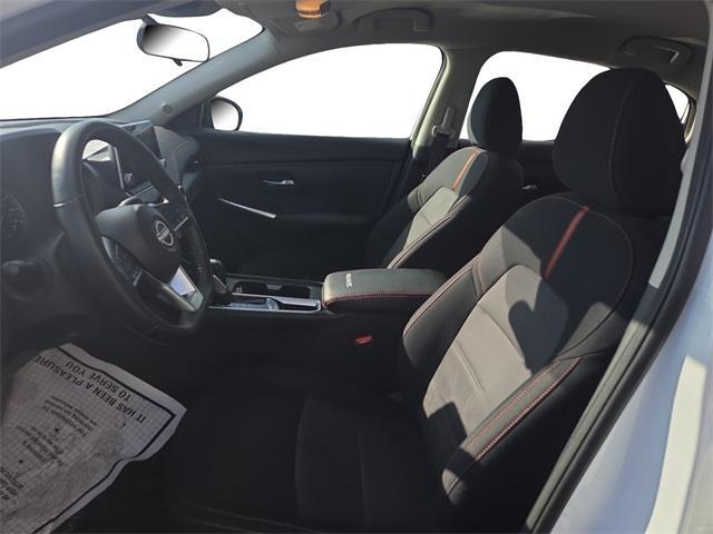 Photo of 2024 White Nissan Sentra