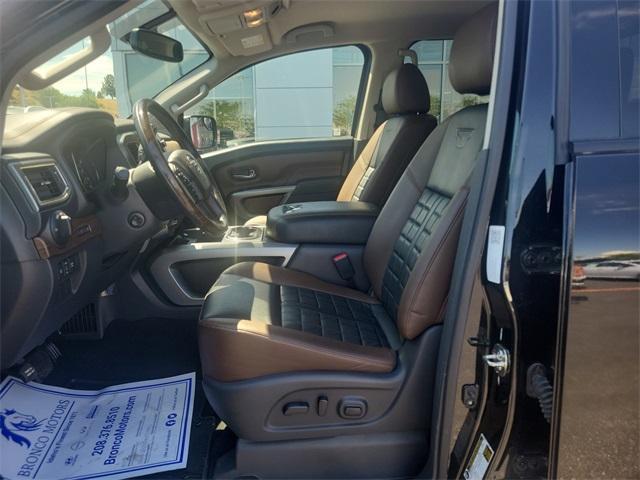 Photo of 2018 Magnetic Black Nissan Titan