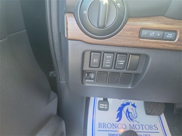 Photo of 2018 Magnetic Black Nissan Titan