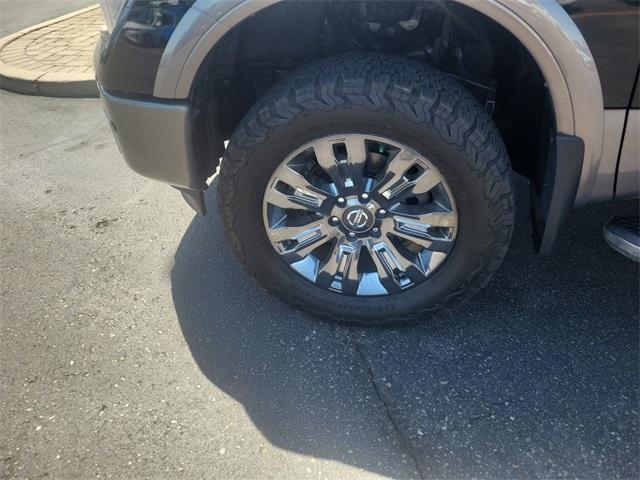 Photo of 2018 Magnetic Black Nissan Titan